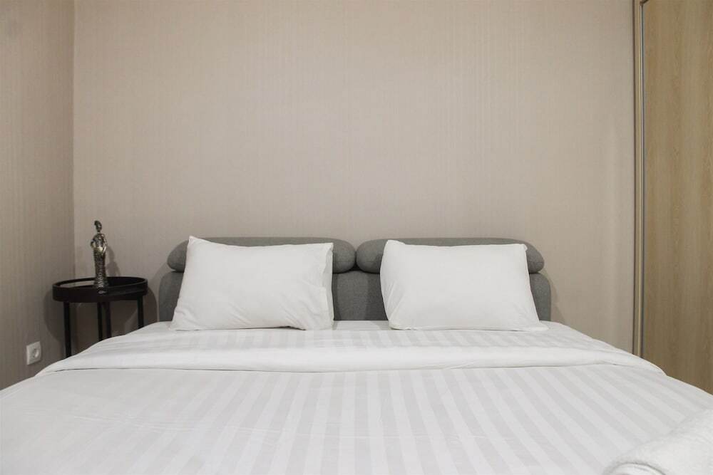 Джакарта: Modern and Posh 2BR The Empyreal Condominium Apartment