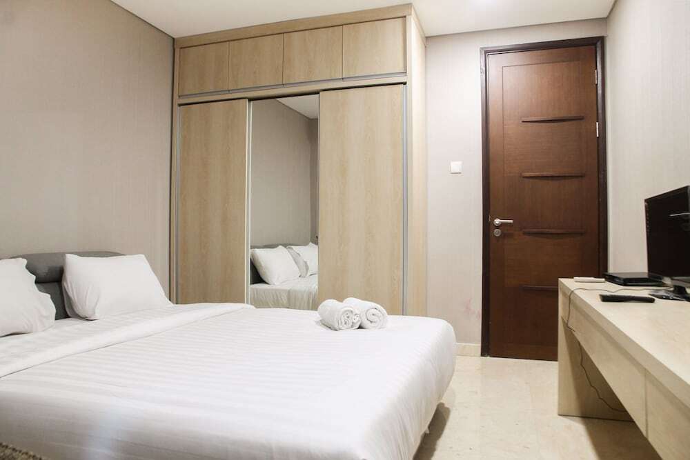 Джакарта: Modern and Posh 2BR The Empyreal Condominium Apartment