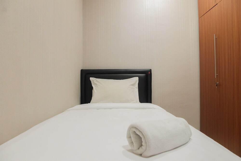 Джакарта: Modern and Posh 2BR The Empyreal Condominium Apartment