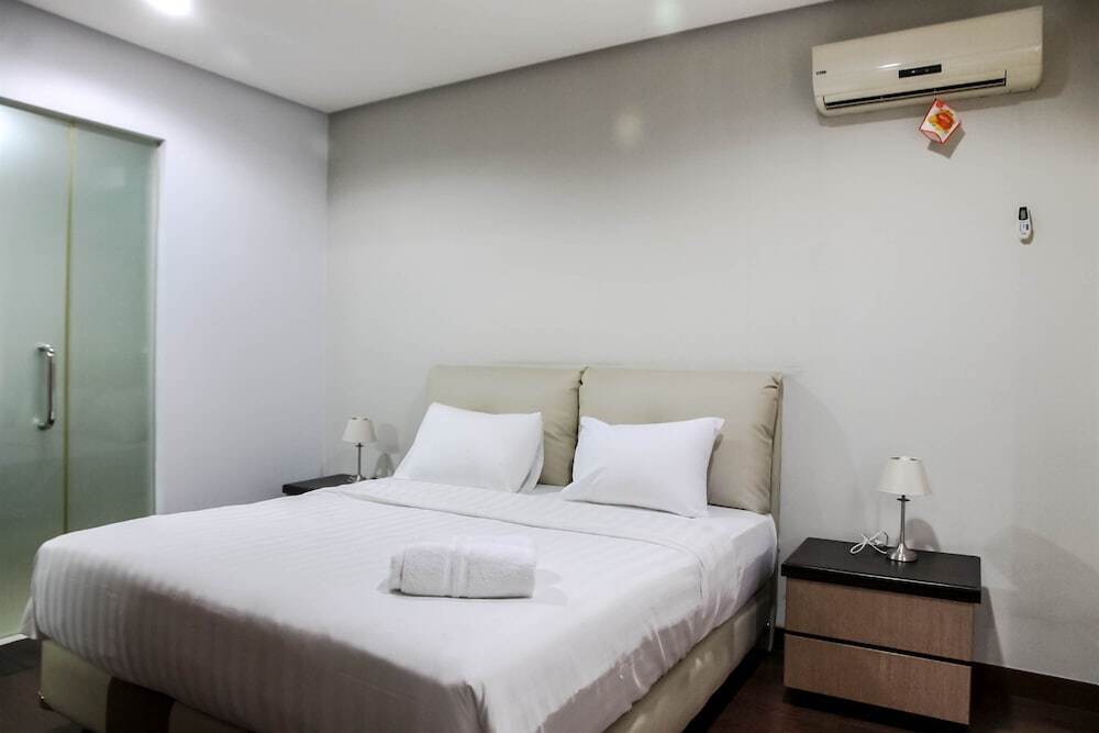 Джакарта: Best View 1BR at Kemang Mansion Apartment