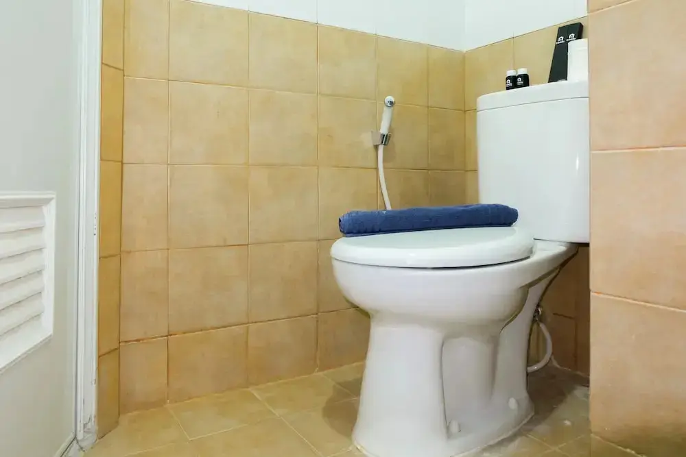 Джакарта: Comfortable Fully Furnished Studio Green Pramuka City Apartment