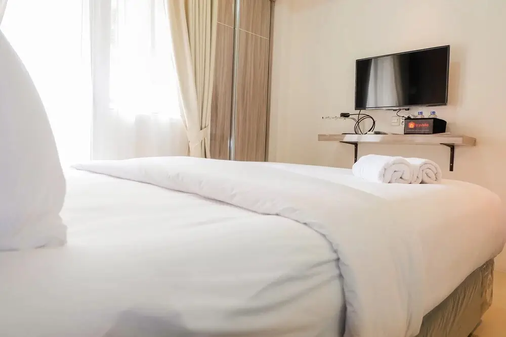 Comfortable Fully Furnished Studio Green Pramuka City Apartment — фото 1