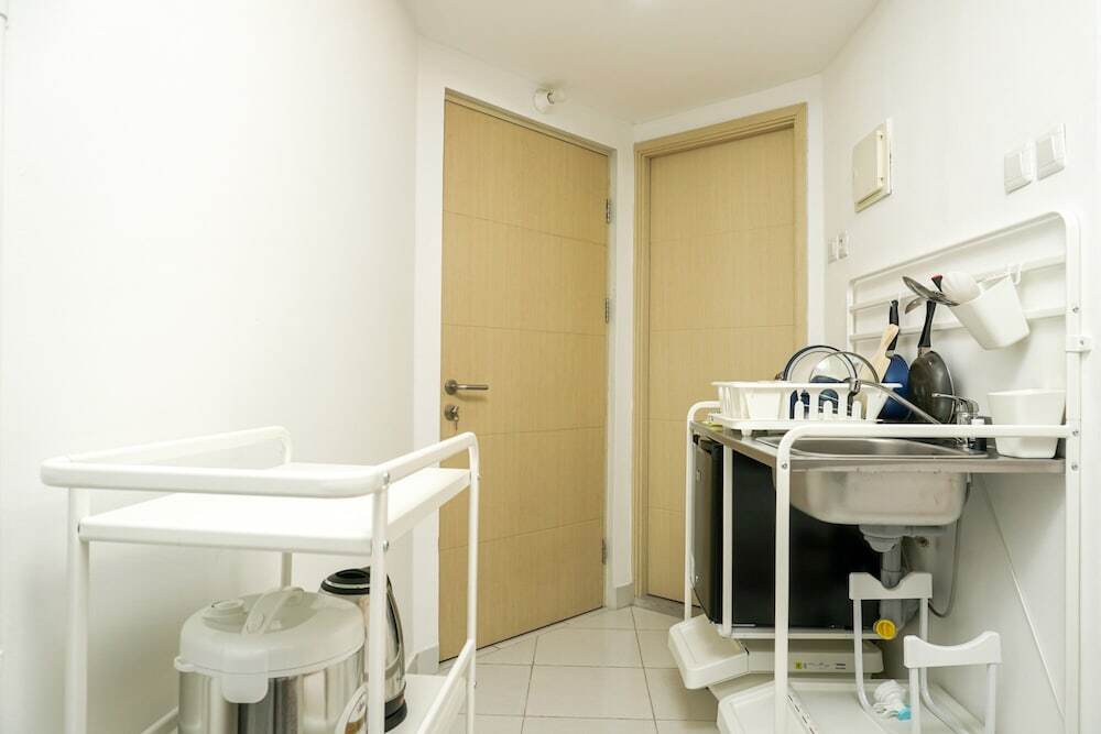 Simply White and Compact Studio at Amethyst Apartment — фото 1