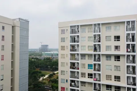 Brand New Cozy Studio at Scientia Apartment — фото 1