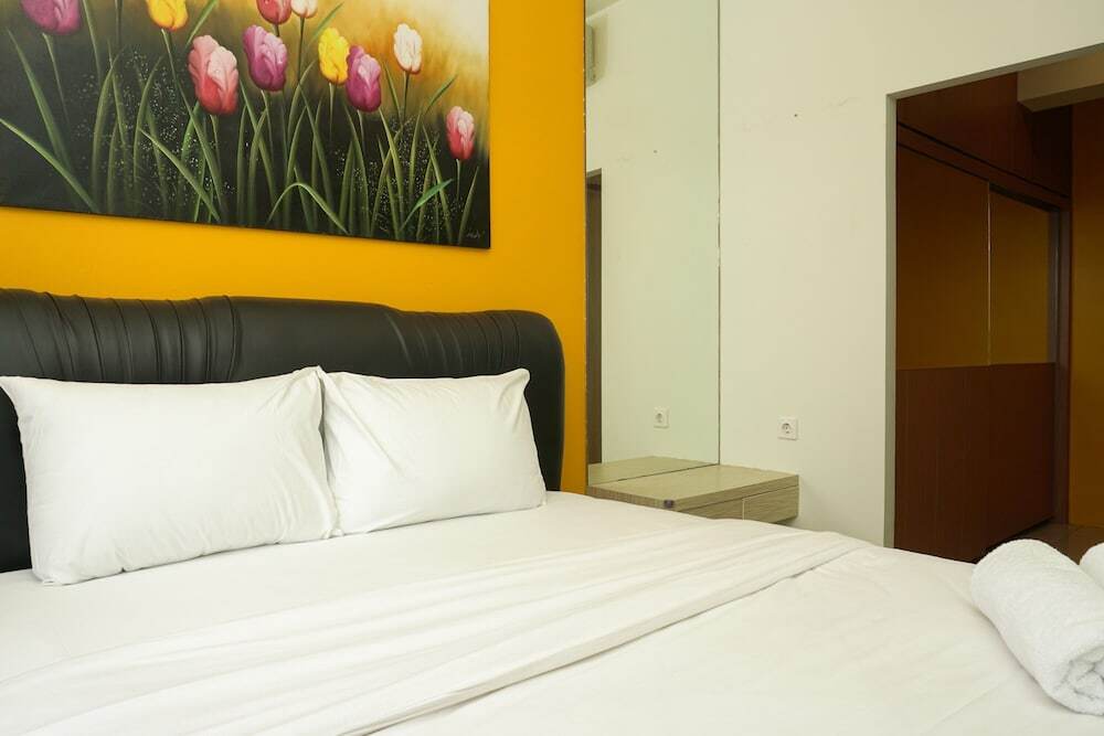 Джакарта: Warm and Cozy 1BR Puri Park View Apartment