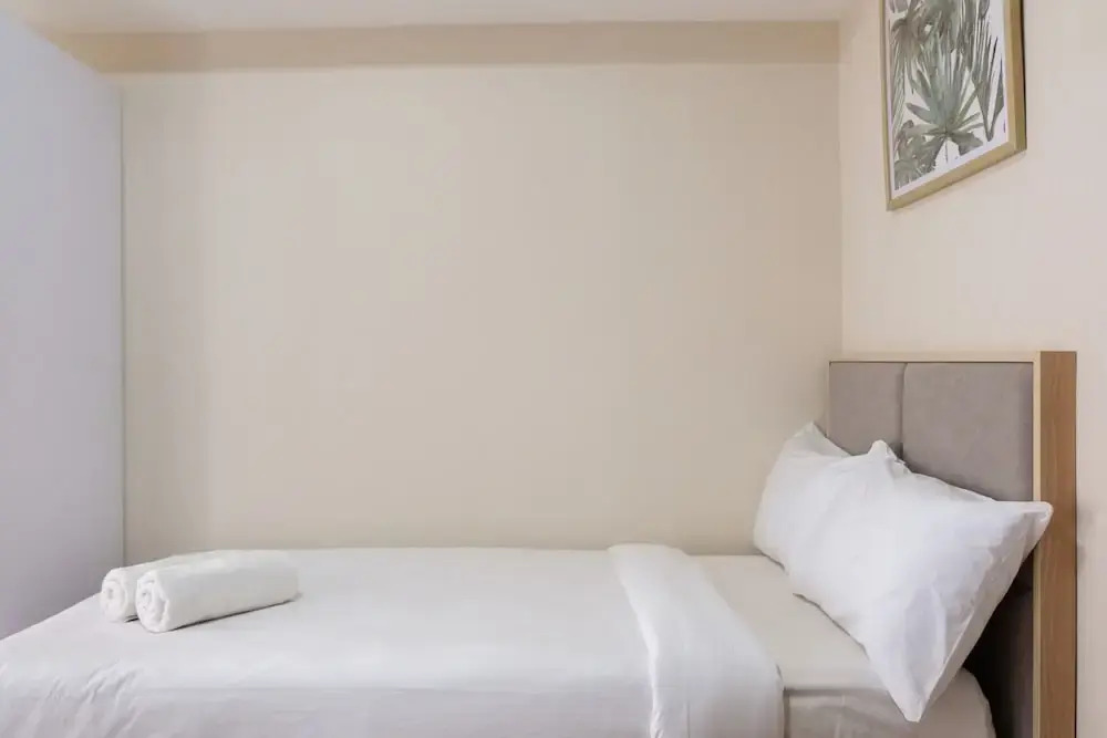 Legok: Comfy Studio Apartment with Extra Bed at M-Town Residence