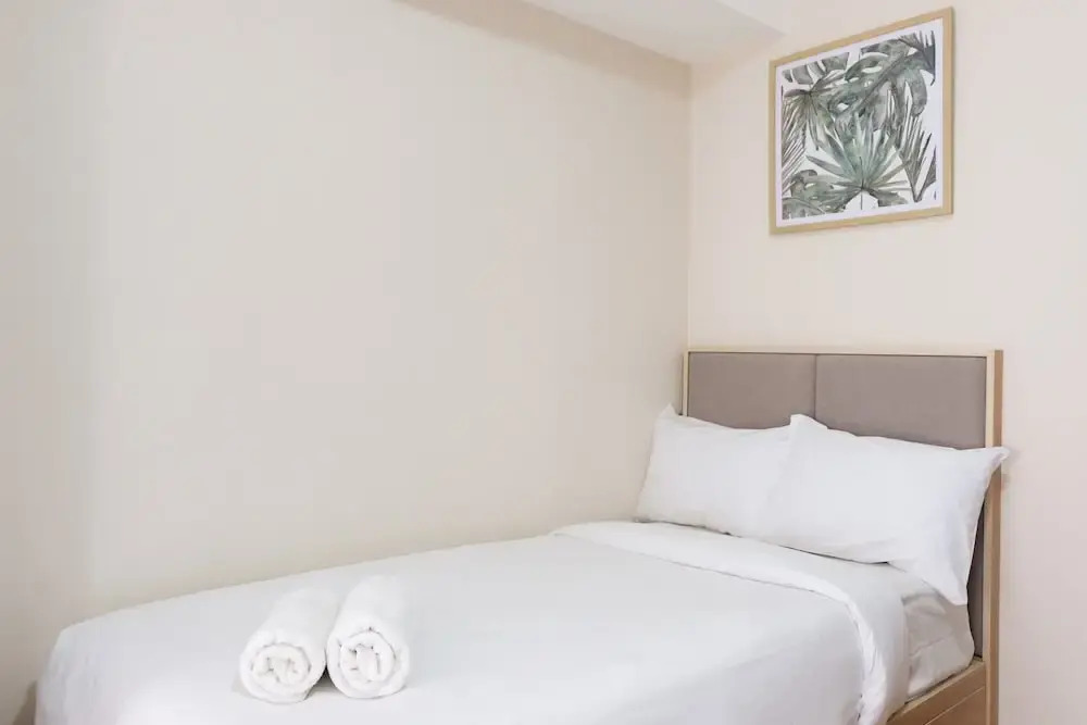Legok: Comfy Studio Apartment with Extra Bed at M-Town Residence