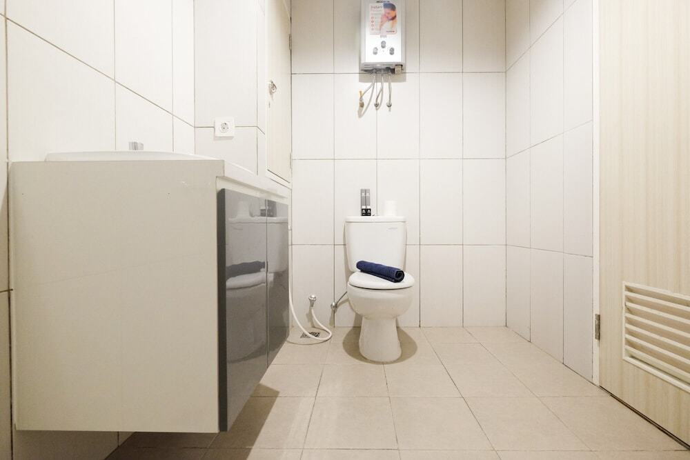 Бекаси: Comfy Studio at Grand Kamala Lagoon Apartment