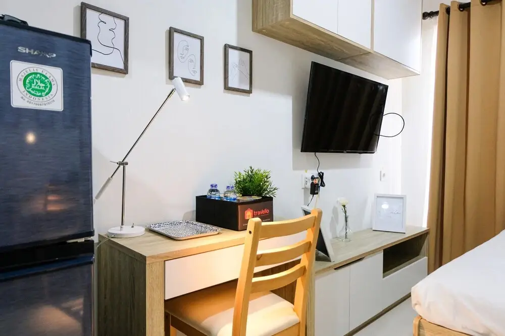 Тангеранг: Cozy Studio Apartment with Smart TV at Springwood Residence