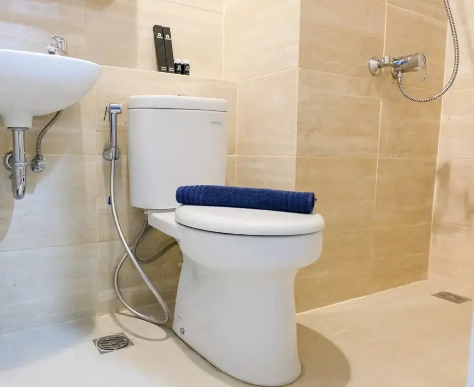 Тангеранг: Cozy Studio Apartment with Smart TV at Springwood Residence