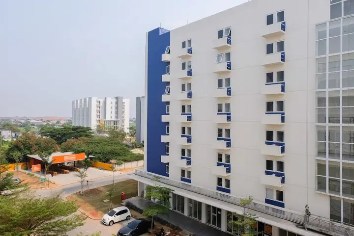 Тангеранг: Comfy 2BR (No Kitchen) Apartment at Aeropolis Crystal Residence