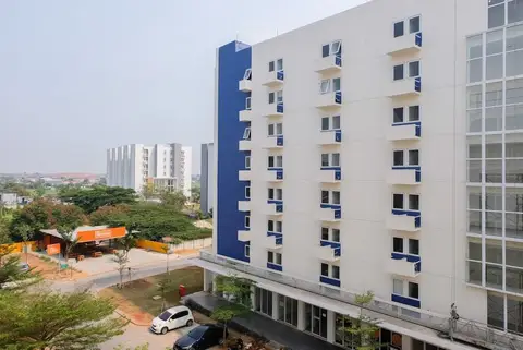 Comfy 2BR (No Kitchen) Apartment at Aeropolis Crystal Residence — фото 1
