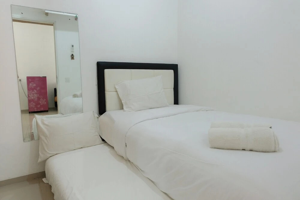 Тангеранг: Comfy 2BR (No Kitchen) Apartment at Aeropolis Crystal Residence