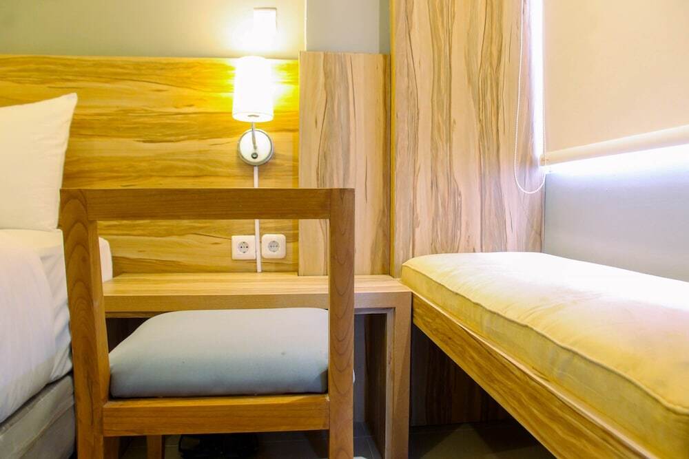 Чикаранг: Comfortable Studio (No Kitchen) Apartment at Mustika Golf Residence