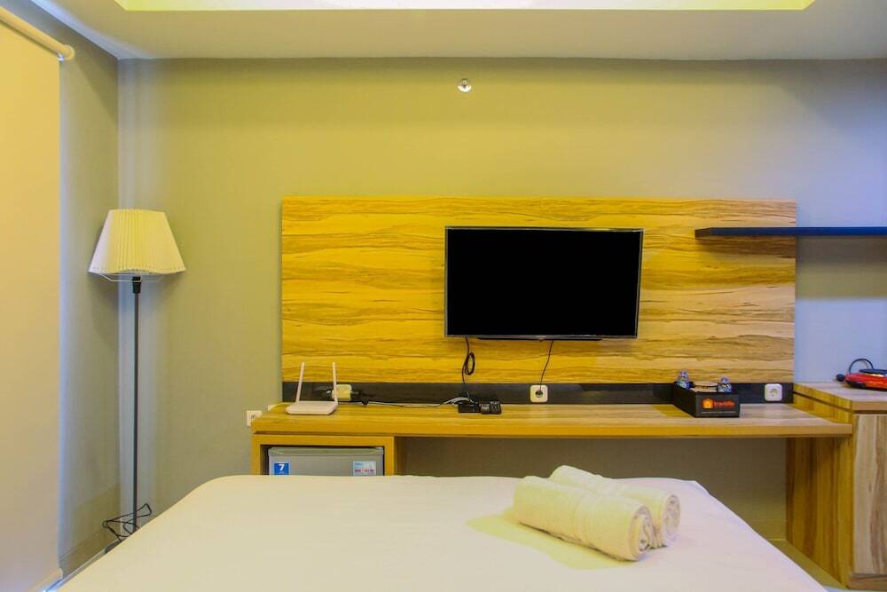 Чикаранг: Comfortable Studio (No Kitchen) Apartment at Mustika Golf Residence