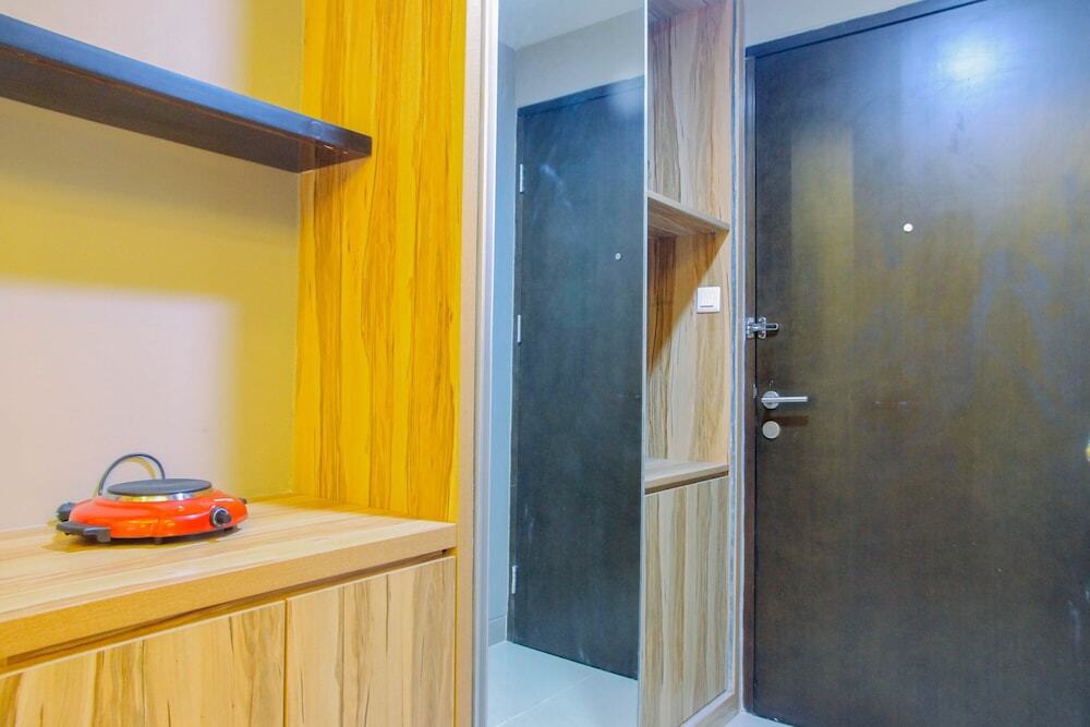 Чикаранг: Comfortable Studio (No Kitchen) Apartment at Mustika Golf Residence