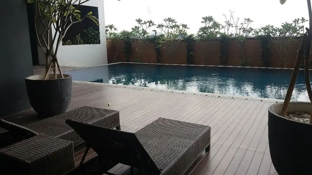 Караванг: Mahogany x Sagita Karawang