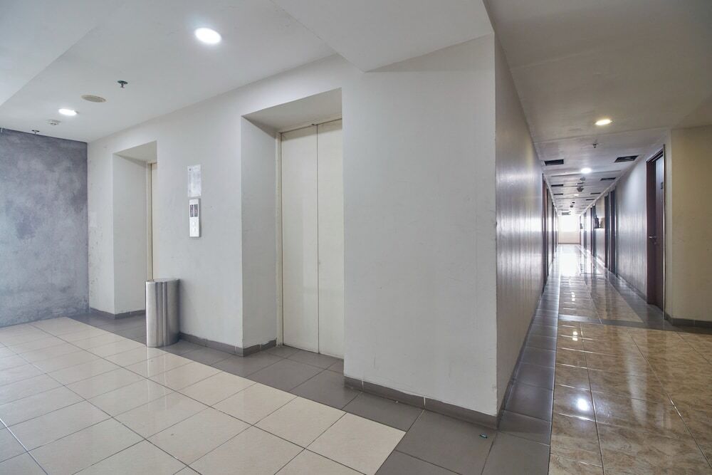 Южный Тангеранг: Apartment Green Lake View Ciputat by Celebrity Room