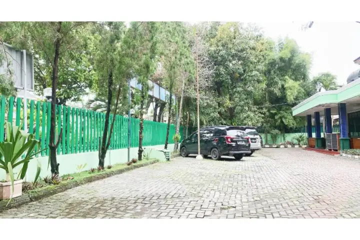 Сурабая: Wisma Tamu Surabaya by ZUZU