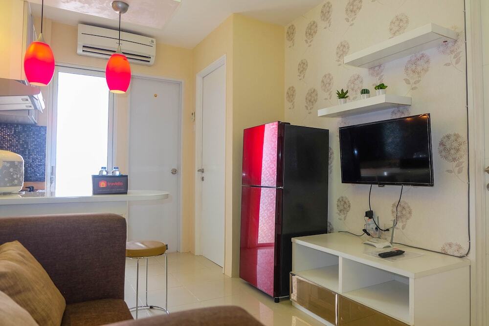Джакарта: Bright 2BR Apartment at Bassura City near Shopping Mall