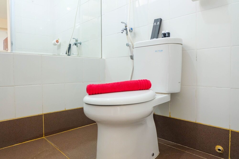 Джакарта: Bright 2BR Apartment at Bassura City near Shopping Mall