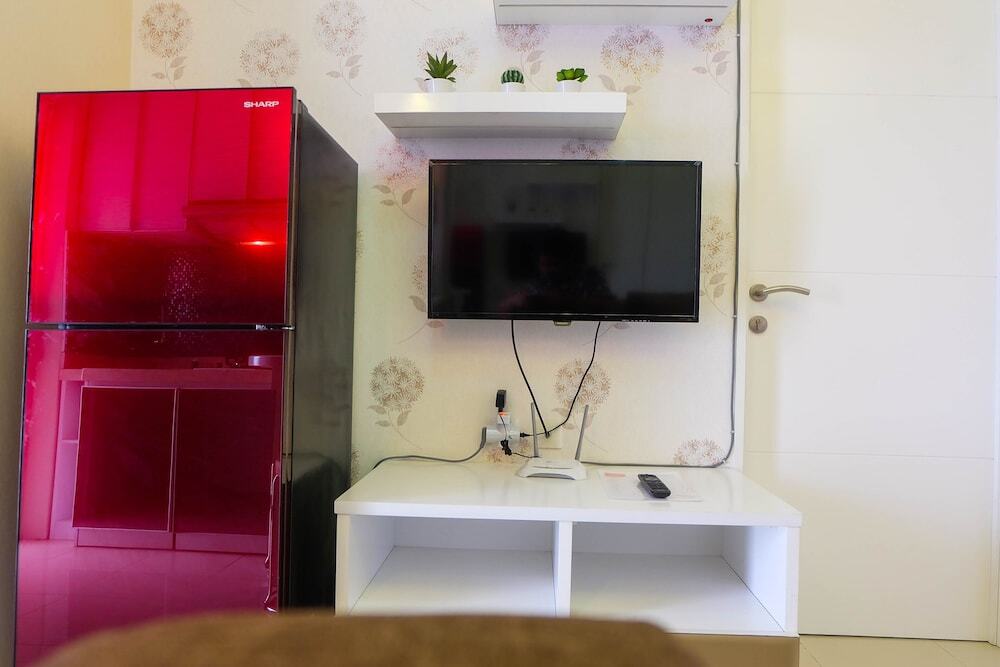 Джакарта: Bright 2BR Apartment at Bassura City near Shopping Mall