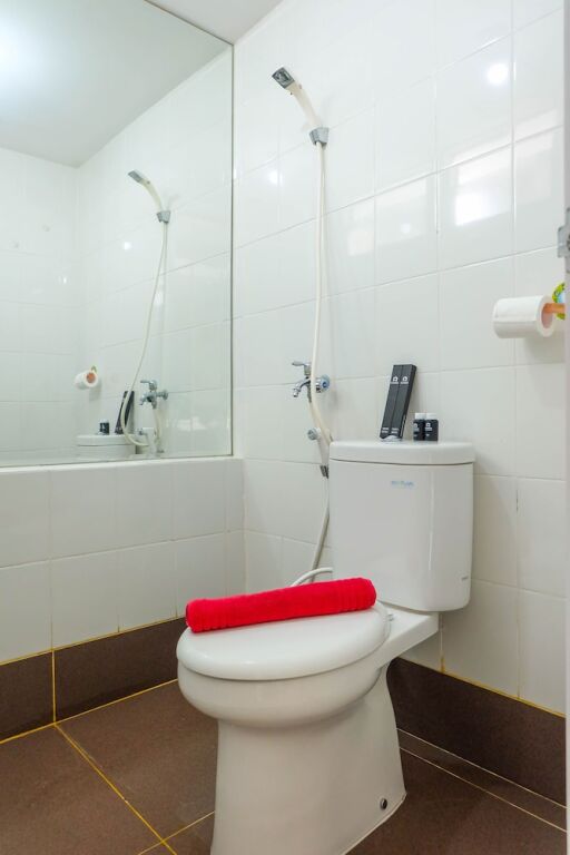 Джакарта: Bright 2BR Apartment at Bassura City near Shopping Mall