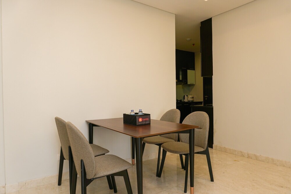 Джакарта: Modern and Comfortable 2BR at The Empyreal Condominium Epicentrum Apartment