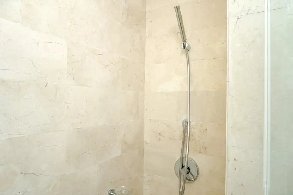 Джакарта: Cozy 2BR @ The Empyreal Condominium Epicentrum Apartment