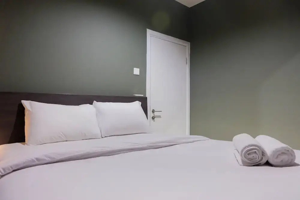 Джакарта: 1BR Fully Furnished Apartment at Green Pramuka