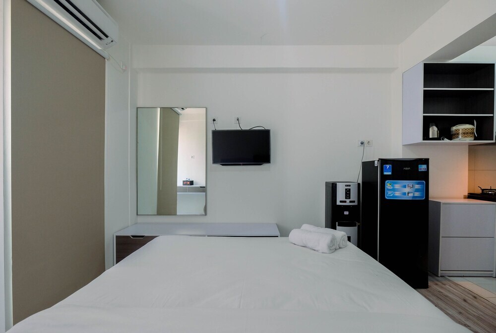 Чикаранг: Affordable Price Studio at Jababeka Riverview Apartment Cikarang
