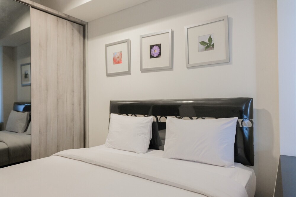 Legok: Bright 2BR Apartment at Paramount Skyline