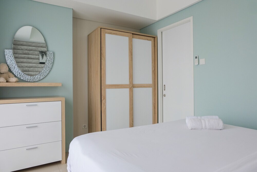 Южный Тангеранг: Elegant and Cozy 1BR Apartment at Bintaro Plaza Residence