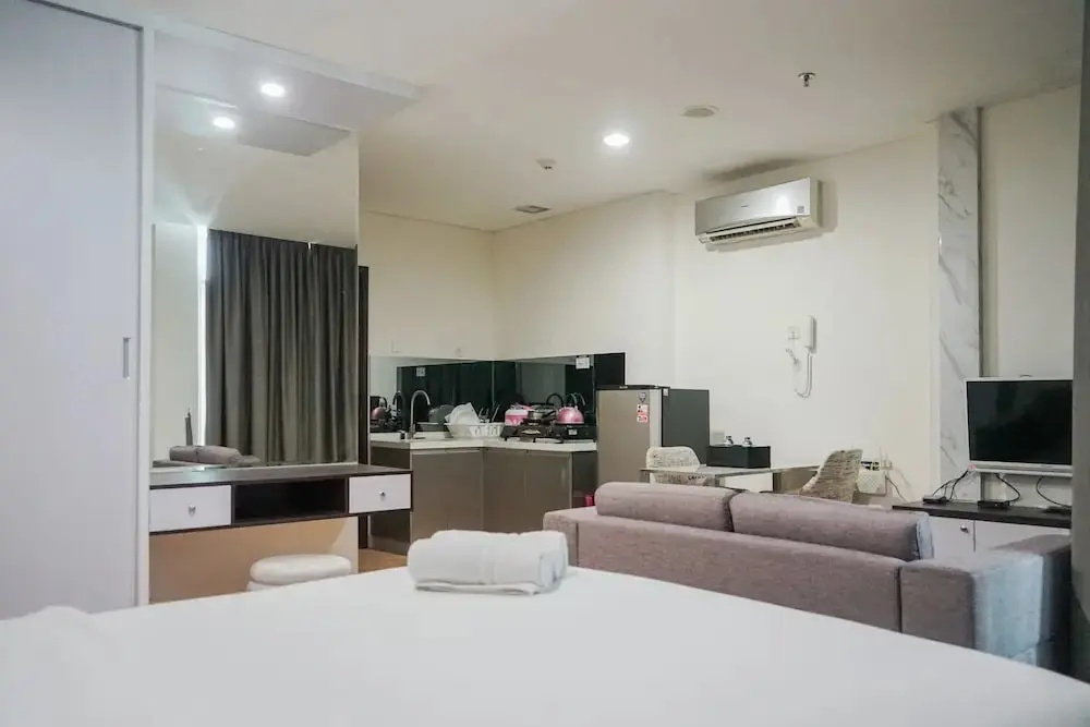 Южный Тангеранг: Compact and Cozy Studio at Brooklyn Alam Sutera Apartment
