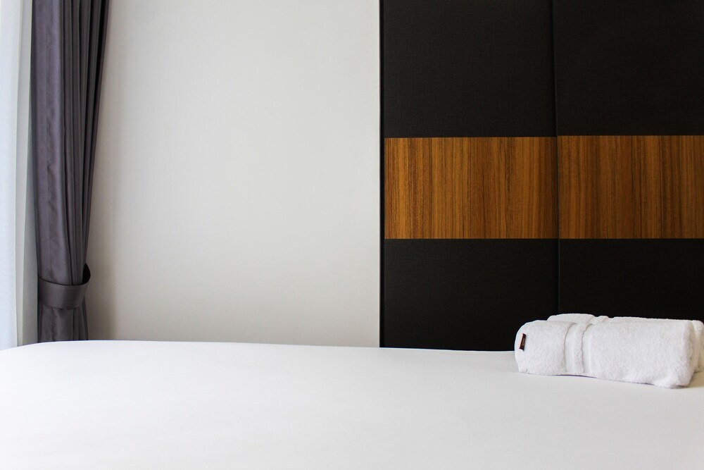 Legok: Warm and Cozy 3BR Apartment at M-Town Residence