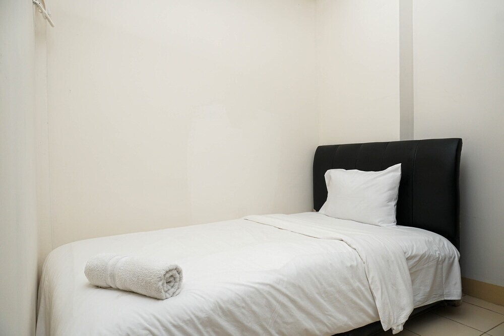Джакарта: Simply Furnished 2BR Apartment at Puri Park View