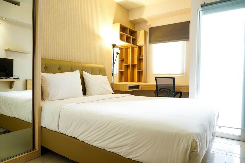 Simply Furnished and Comfy Studio @ Pakubuwono Terrace Apartment — фото 1