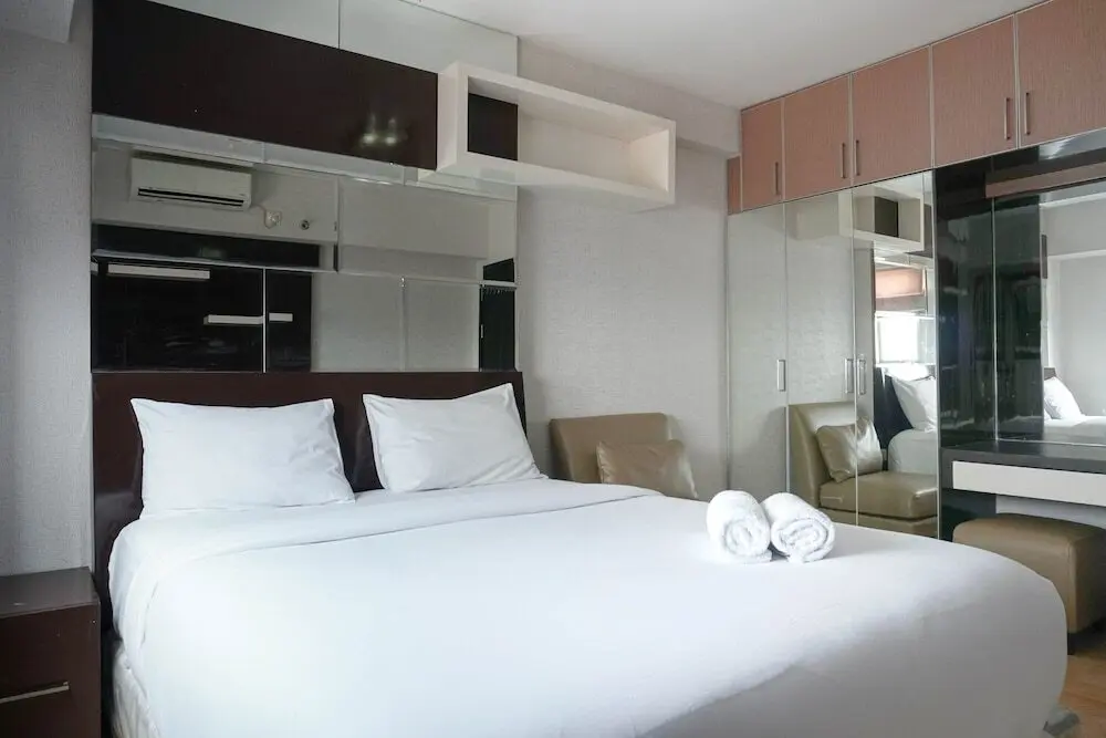 Джакарта: Strategic Location 1BR The Wave Apartment with City View