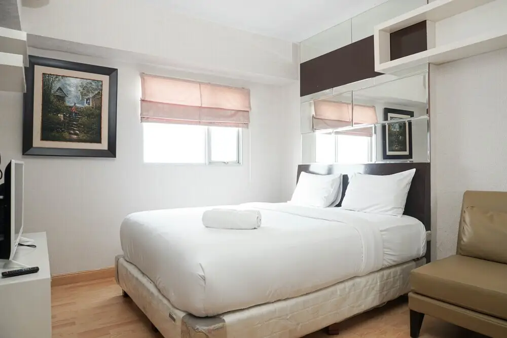 Strategic Location 1BR The Wave Apartment with City View — фото 1