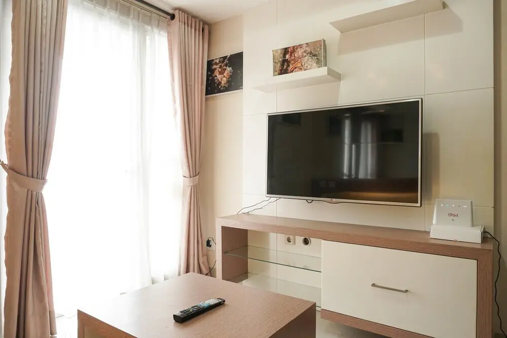 Джакарта: Strategic Location 1BR The Wave Apartment with City View