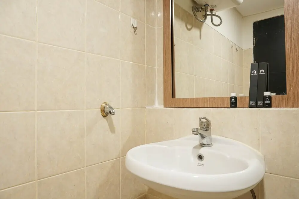 Джакарта: Strategic Location 1BR The Wave Apartment with City View