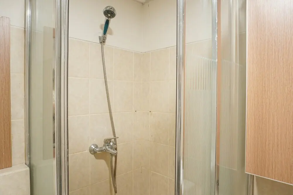 Джакарта: Strategic Location 1BR The Wave Apartment with City View
