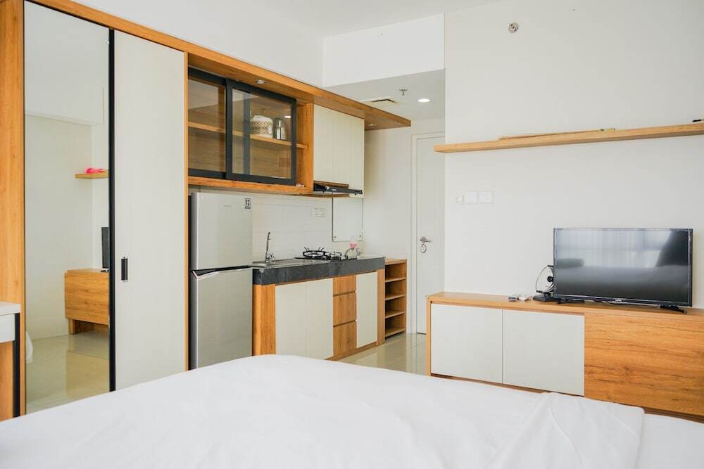 Южный Тангеранг: Luxurious Studio Apartment at Bintaro Plaza Residence