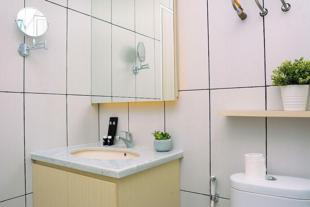 Бекаси: Stunning Studio at Grand Kamala Lagoon Apartment