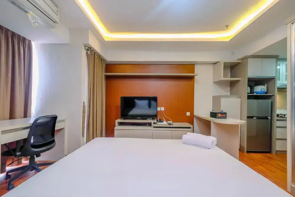 Джакарта: Cozy Studio Apartment at H Residence near MT Haryono