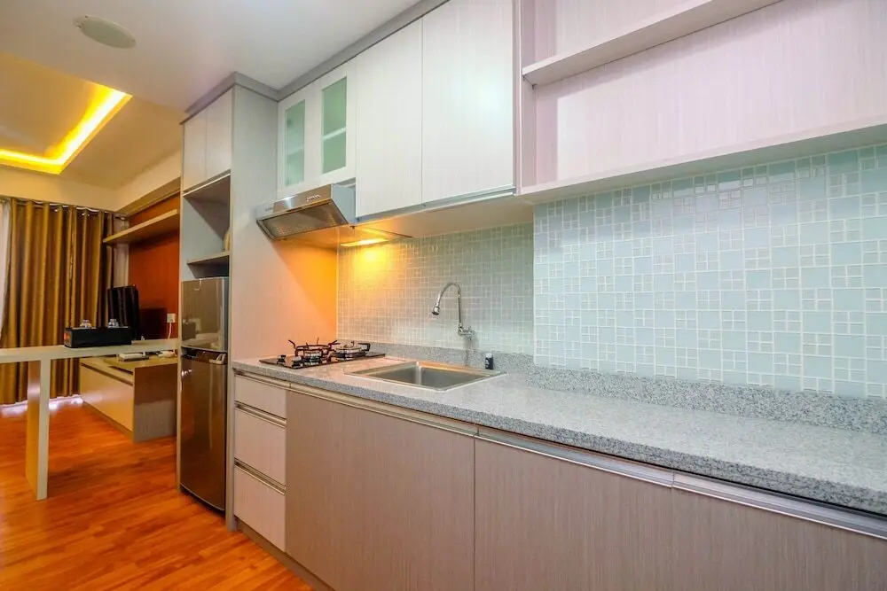 Джакарта: Cozy Studio Apartment at H Residence near MT Haryono