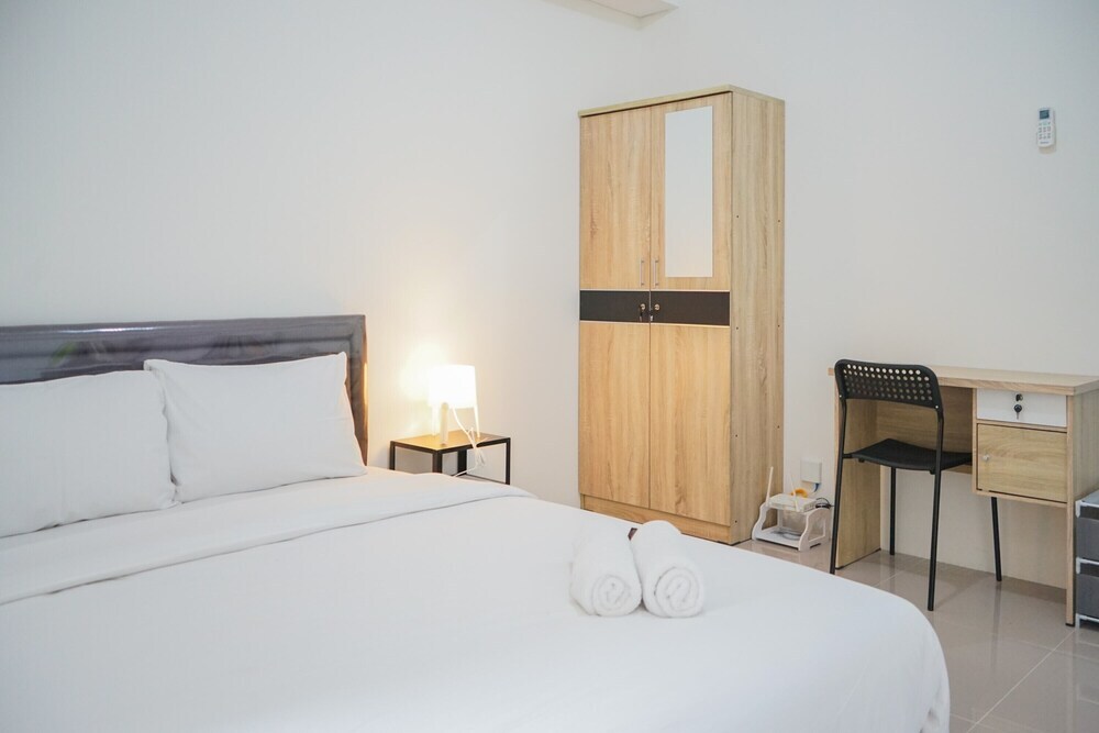 Южный Тангеранг: New Furnished Studio with City View @ Silktown Apartment