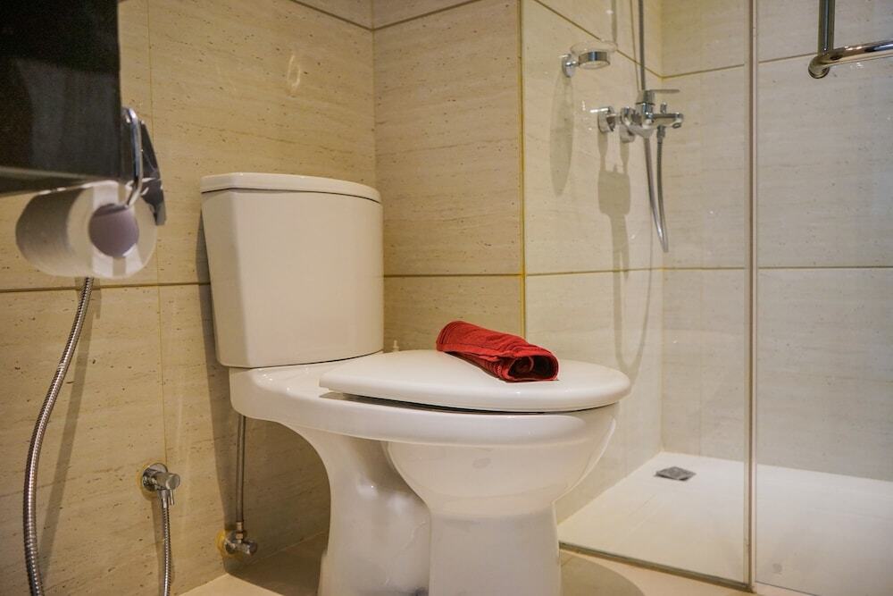 Южный Тангеранг: Comfy and Minimalist 1BR @ Brooklyn Alam Sutera Apartment