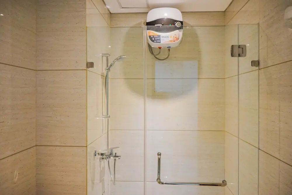 Южный Тангеранг: Comfy and Minimalist 1BR @ Brooklyn Alam Sutera Apartment