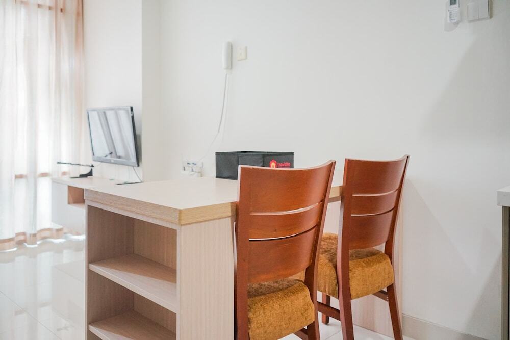Южный Тангеранг: Comfy and Minimalist 1BR @ Brooklyn Alam Sutera Apartment
